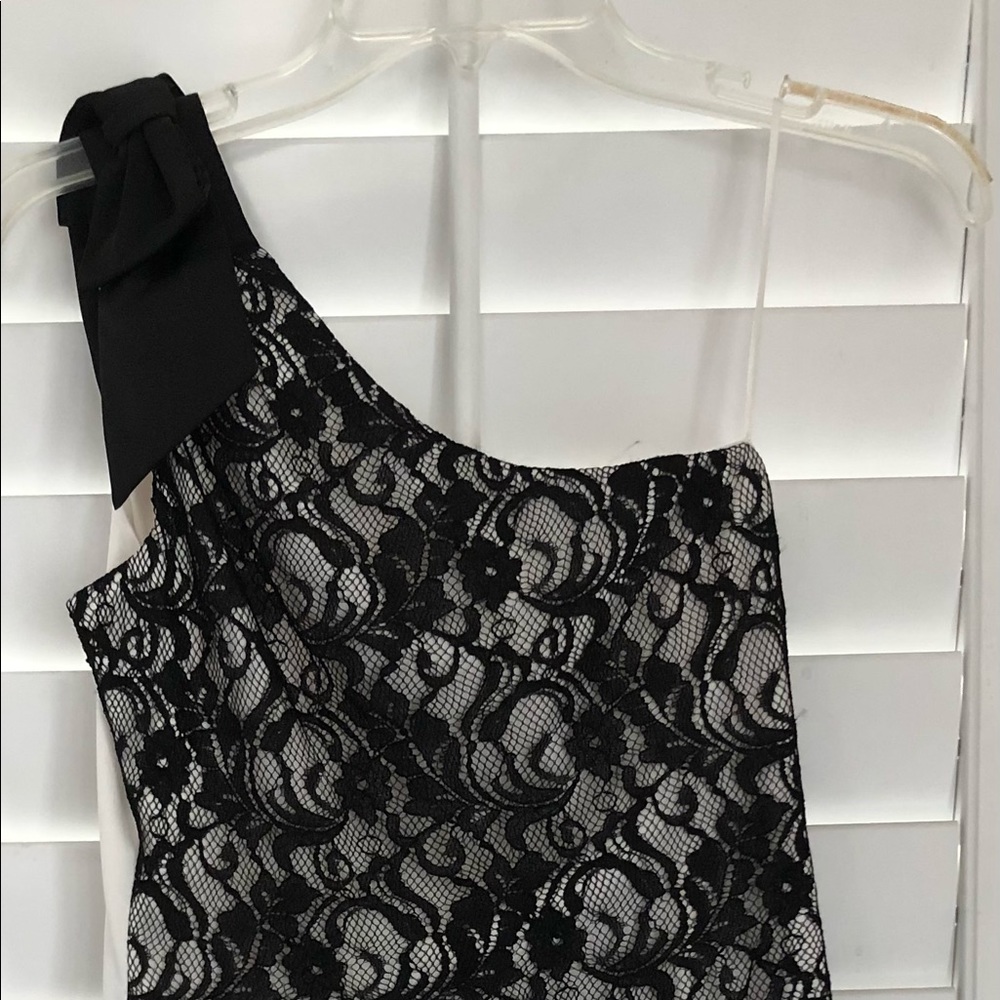 MAXandCLEO size 2 one-shoulder white/black lace dress